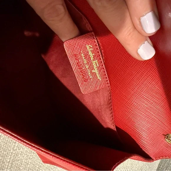 Salvatore Ferragamo Red Vera Bow Gold Chain Crossbody - Picture 8 of 10